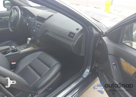 2009 Mercedes-Benz C 350 Sport z USA, uszkodzony, nr VIN WDDGF56X19R061984